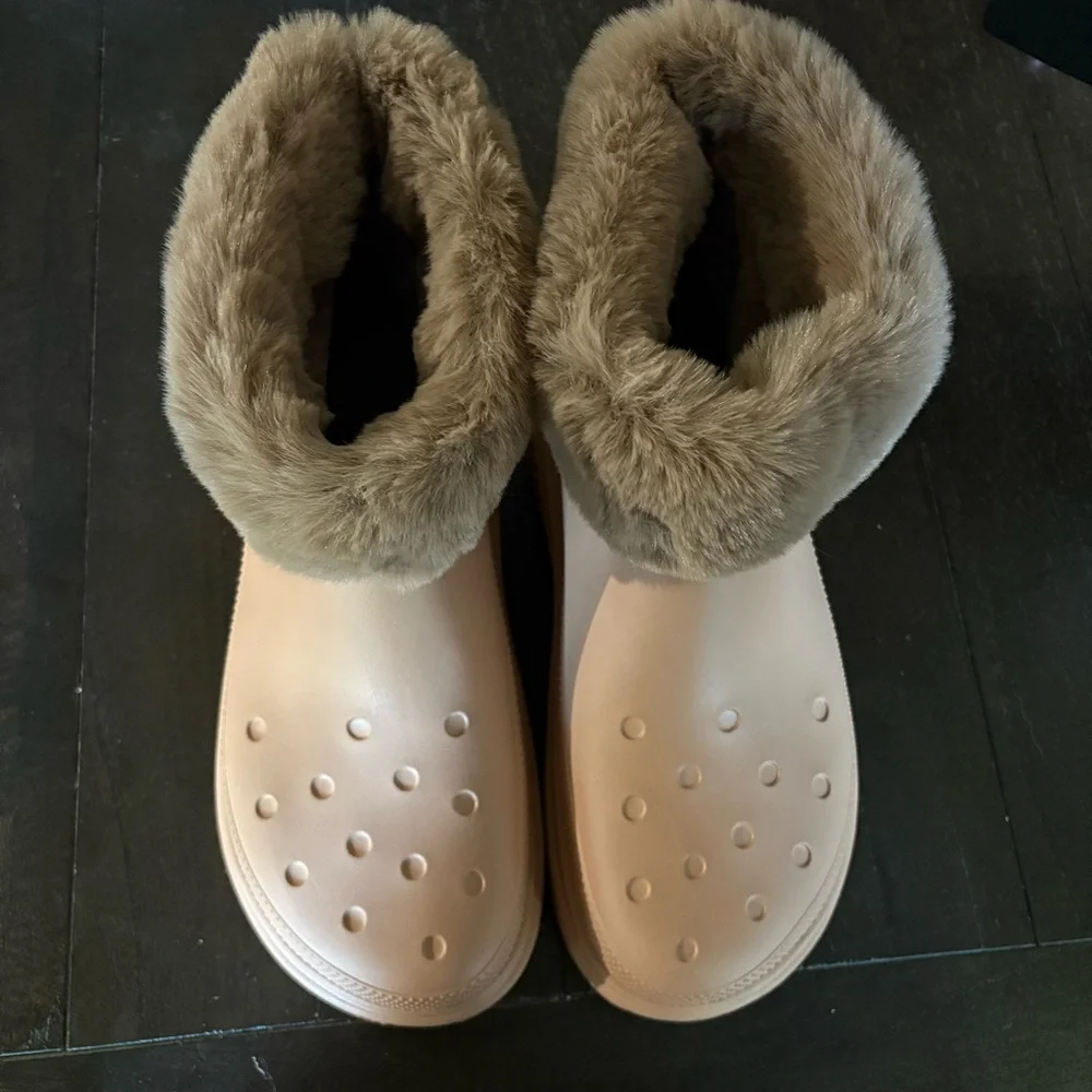 Crocs Stomp Faux Fur Lined Rubber Ankle Boots Tan‎ Men’s Size 12